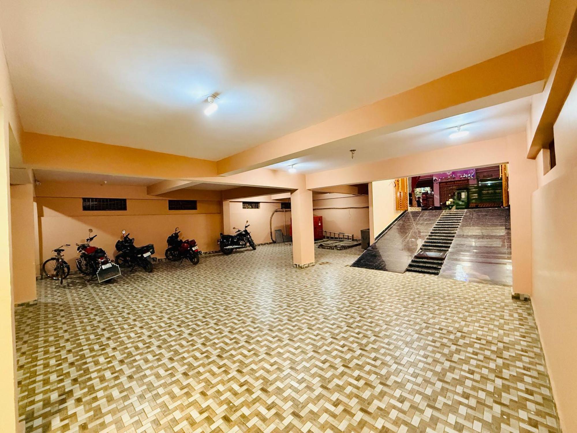 Hotel Golden Crystal Patna  Kültér fotó