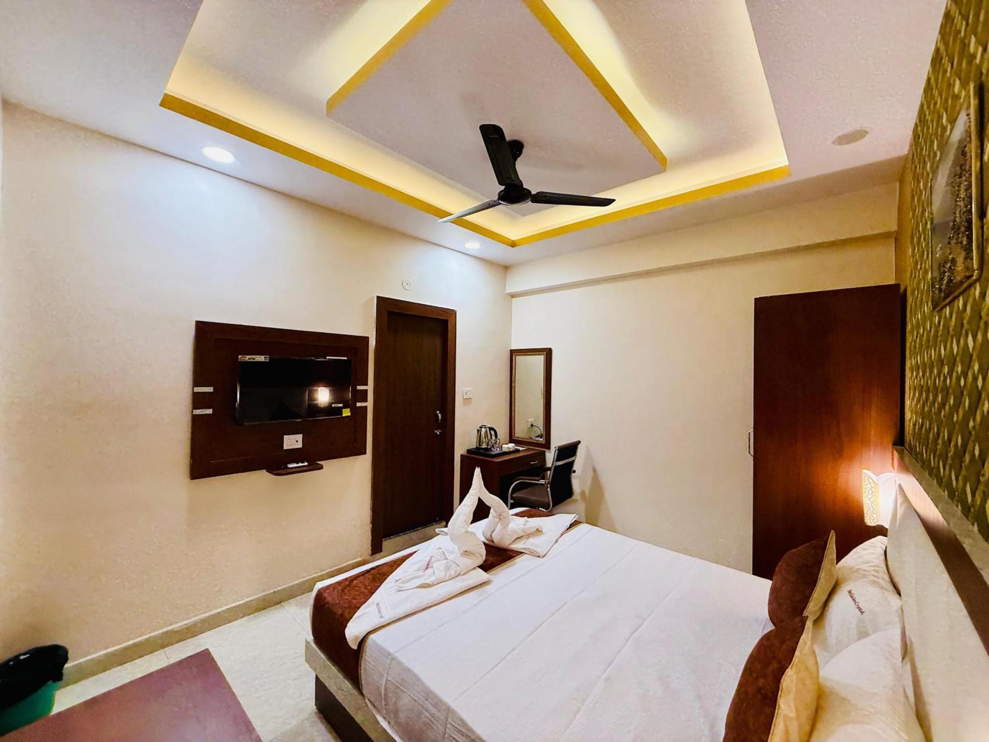 Hotel Golden Crystal Patna  Kültér fotó