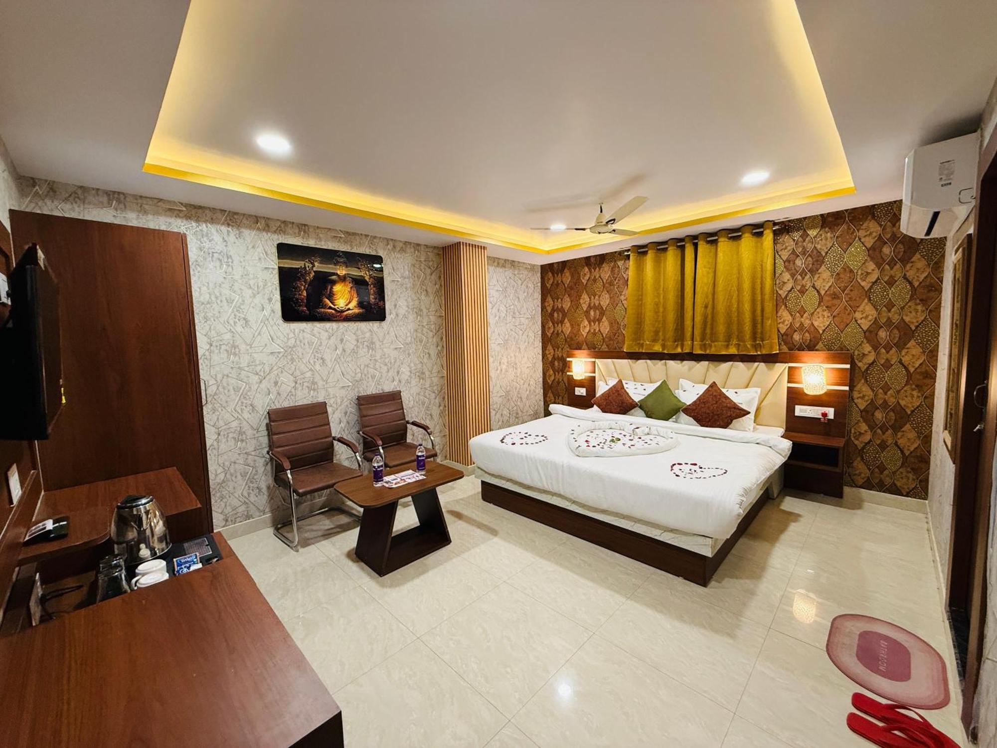 Hotel Golden Crystal Patna  Kültér fotó