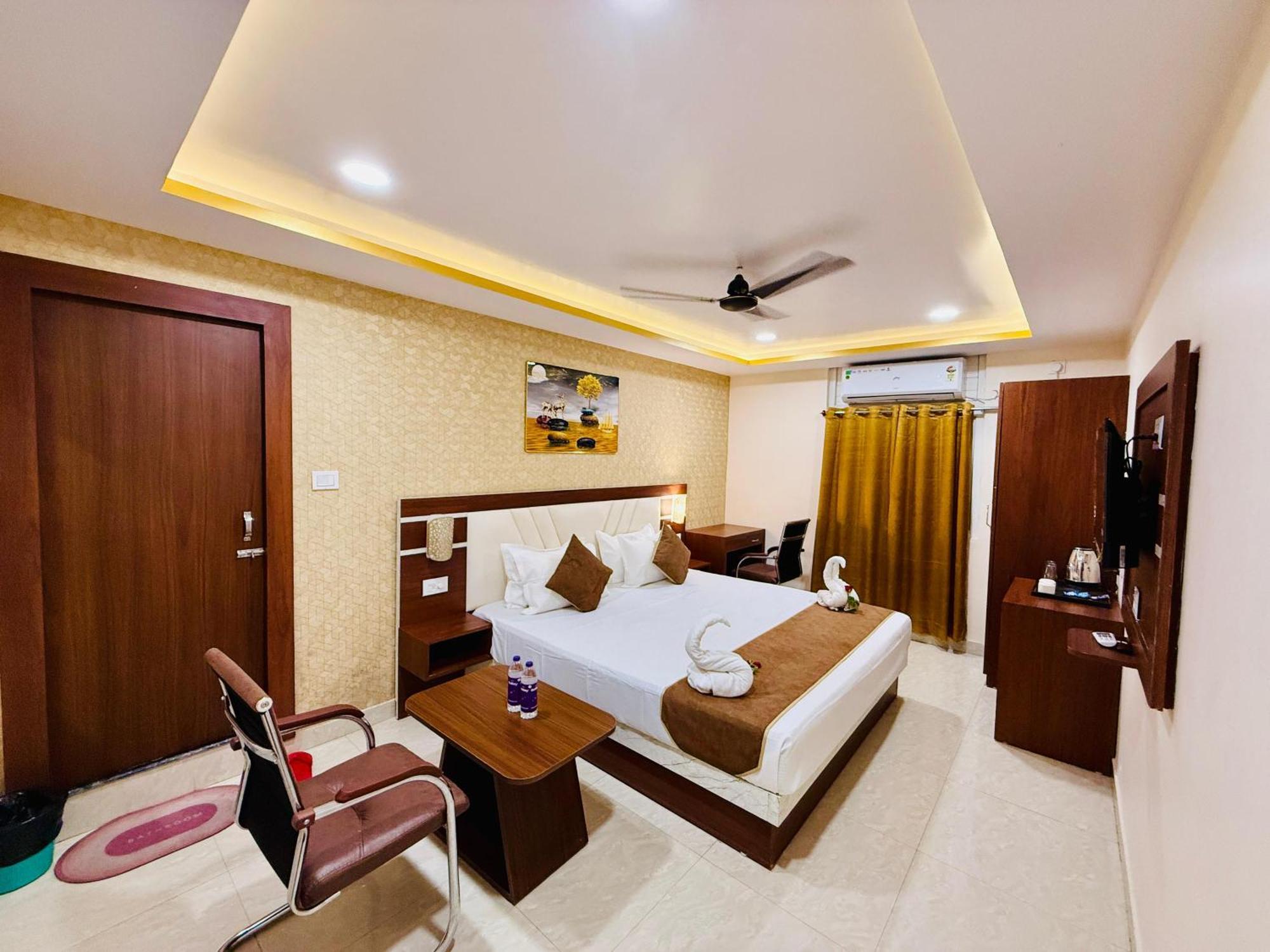 Hotel Golden Crystal Patna  Kültér fotó