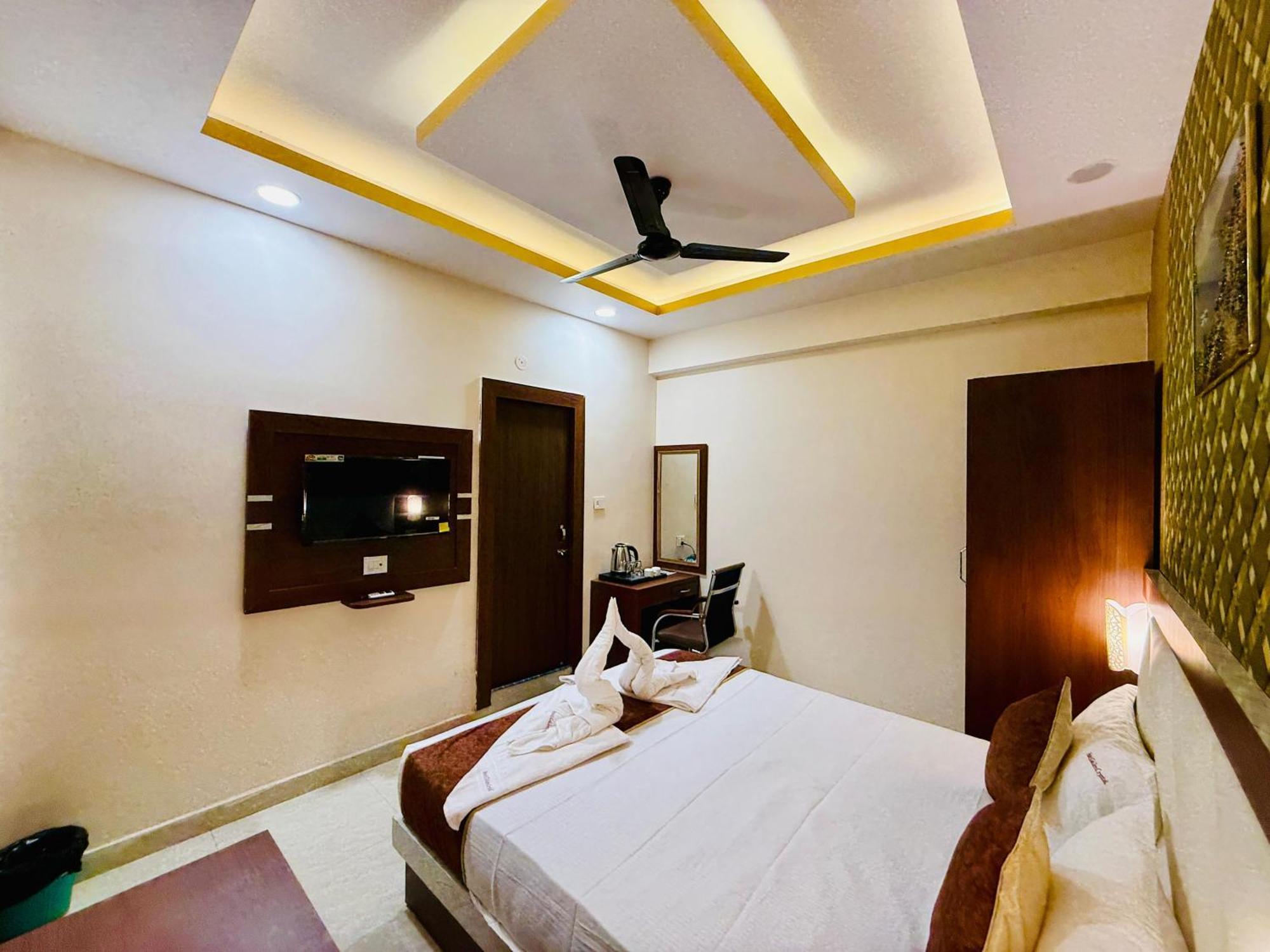 Hotel Golden Crystal Patna  Kültér fotó